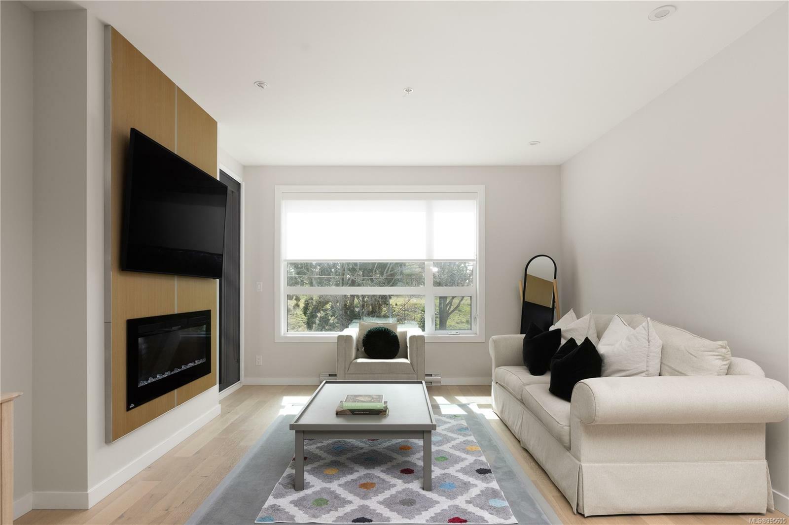 Property Photo: 2285 Bowker Ave 404 BC V8R 2E2