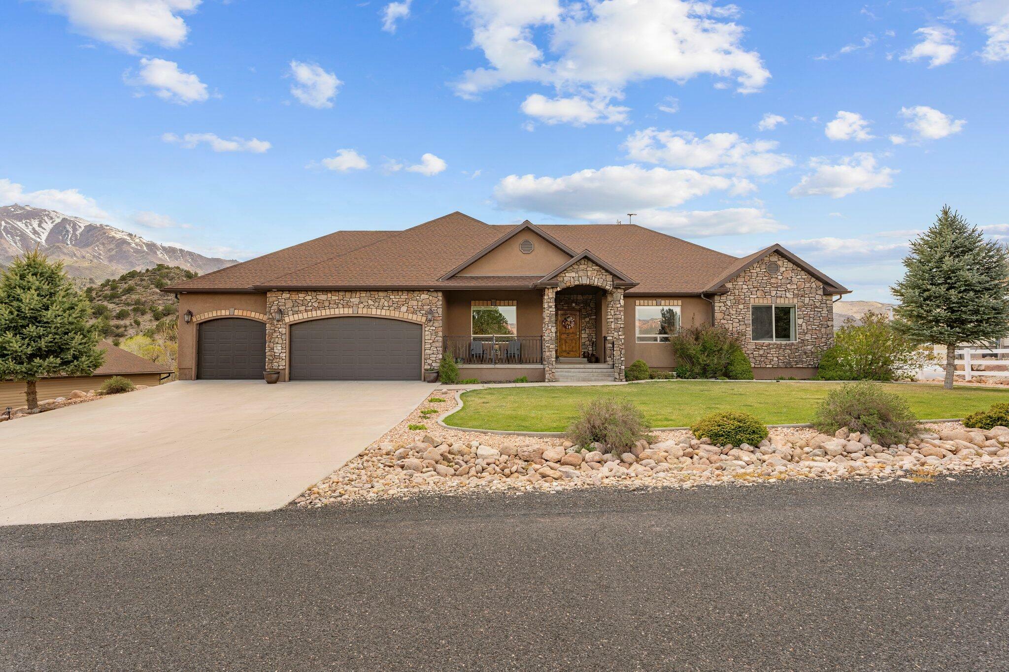 Property Photo: 852 S 800 E UT 84757