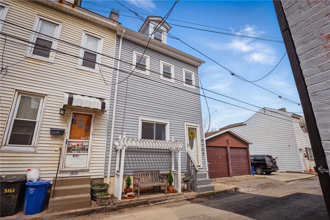 Property Photo:  5163 Natrona  PA 15201 