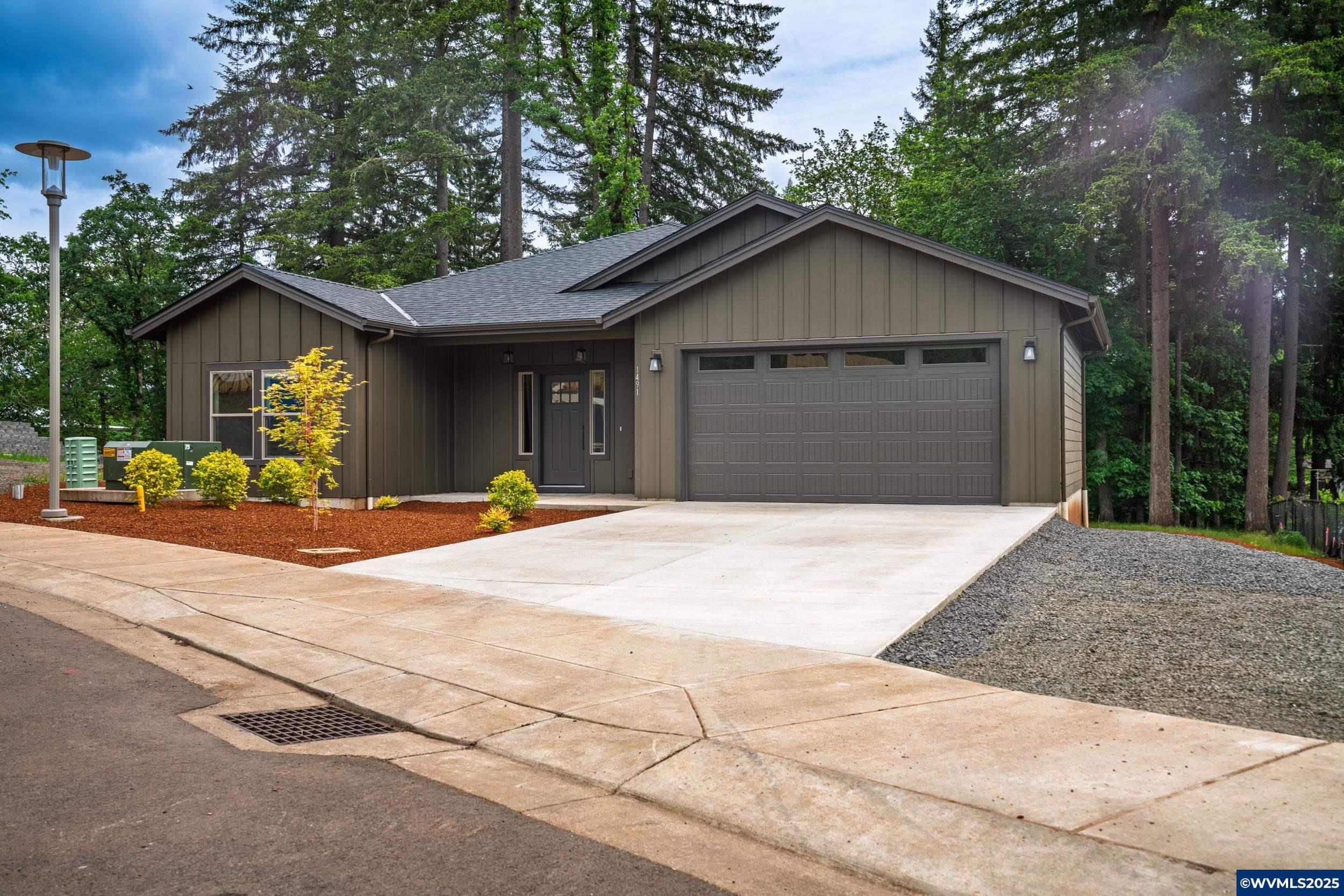 Property Photo: 1491 Strawberry Ridge OR 97386