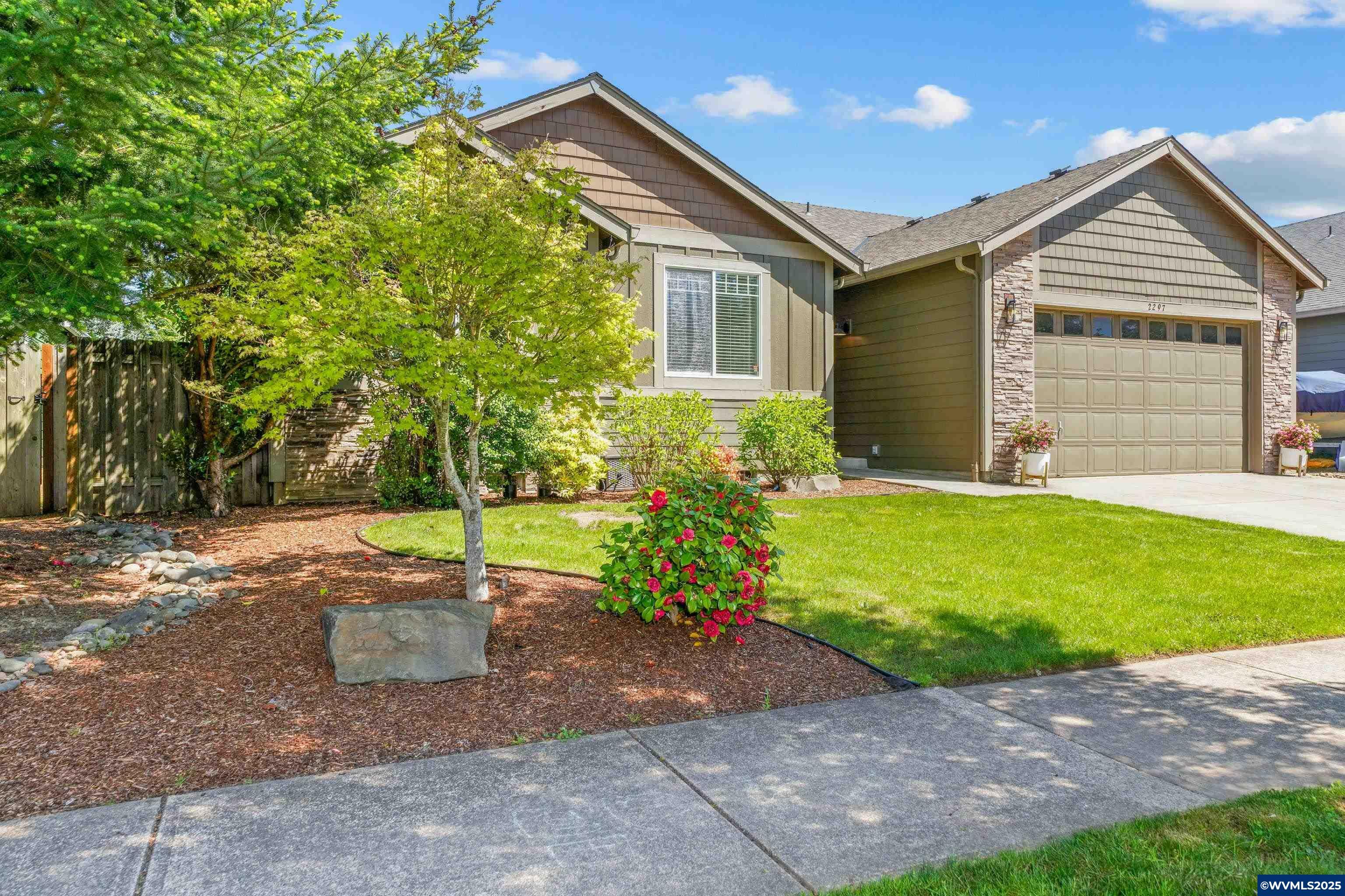 Property Photo: 2297 Equestrian Lp S OR 97302