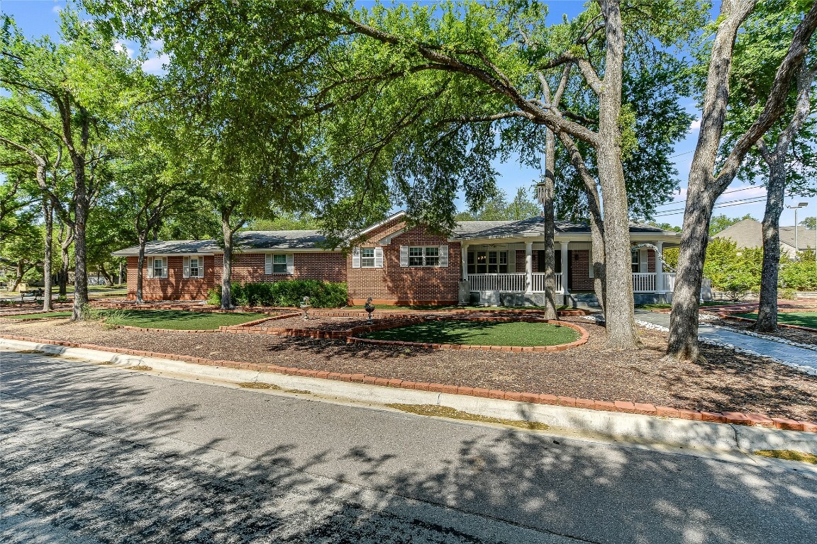 11906 Arch Hill Drive  Austin TX 78750 photo