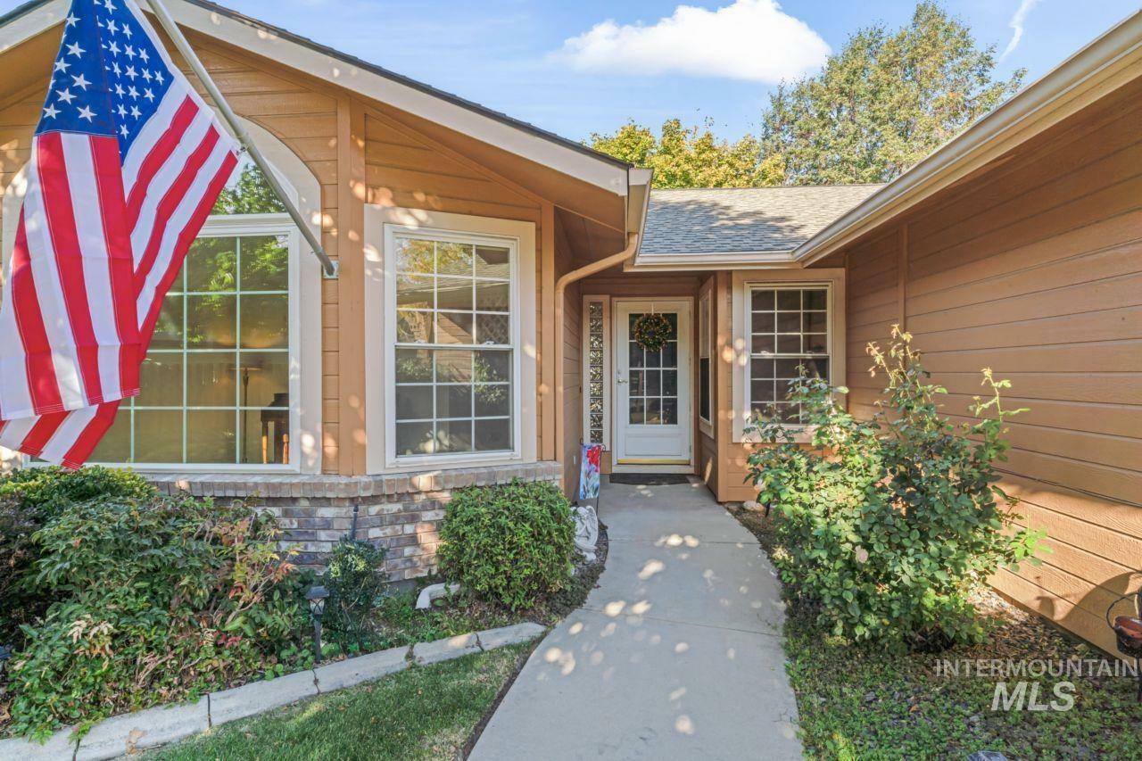 Property Photo: 1548 N Vineyards Ave ID 83642-1990