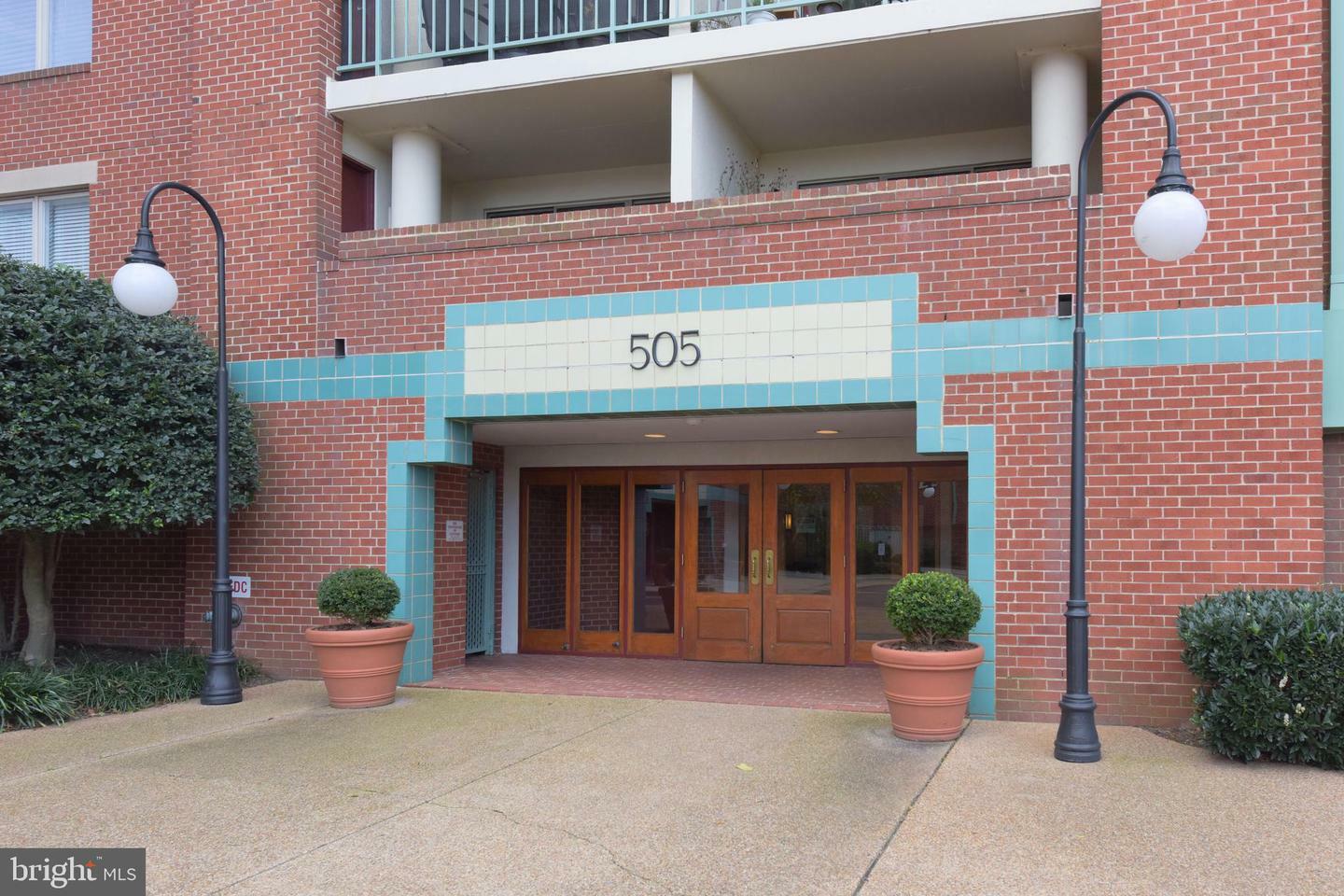 Property Photo: 505 E Braddock Road 706 VA 22314