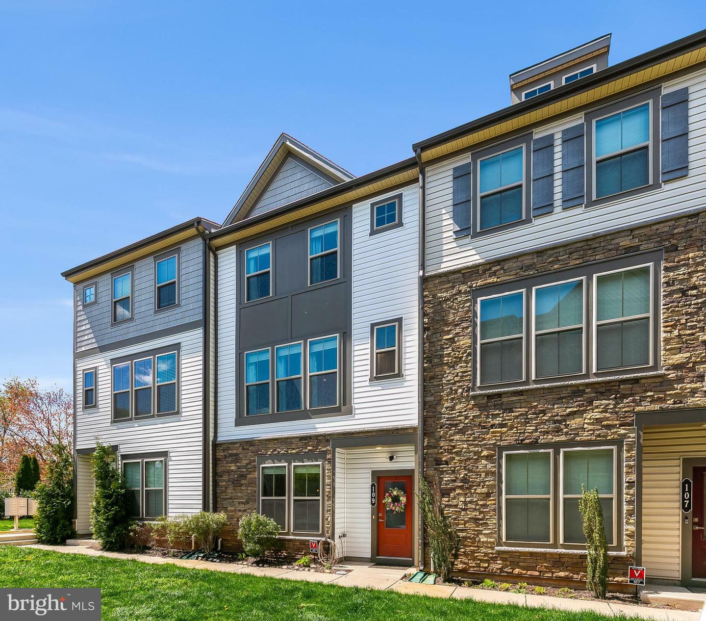Property Photo: 109 Tolocka Terrace NE VA 20176