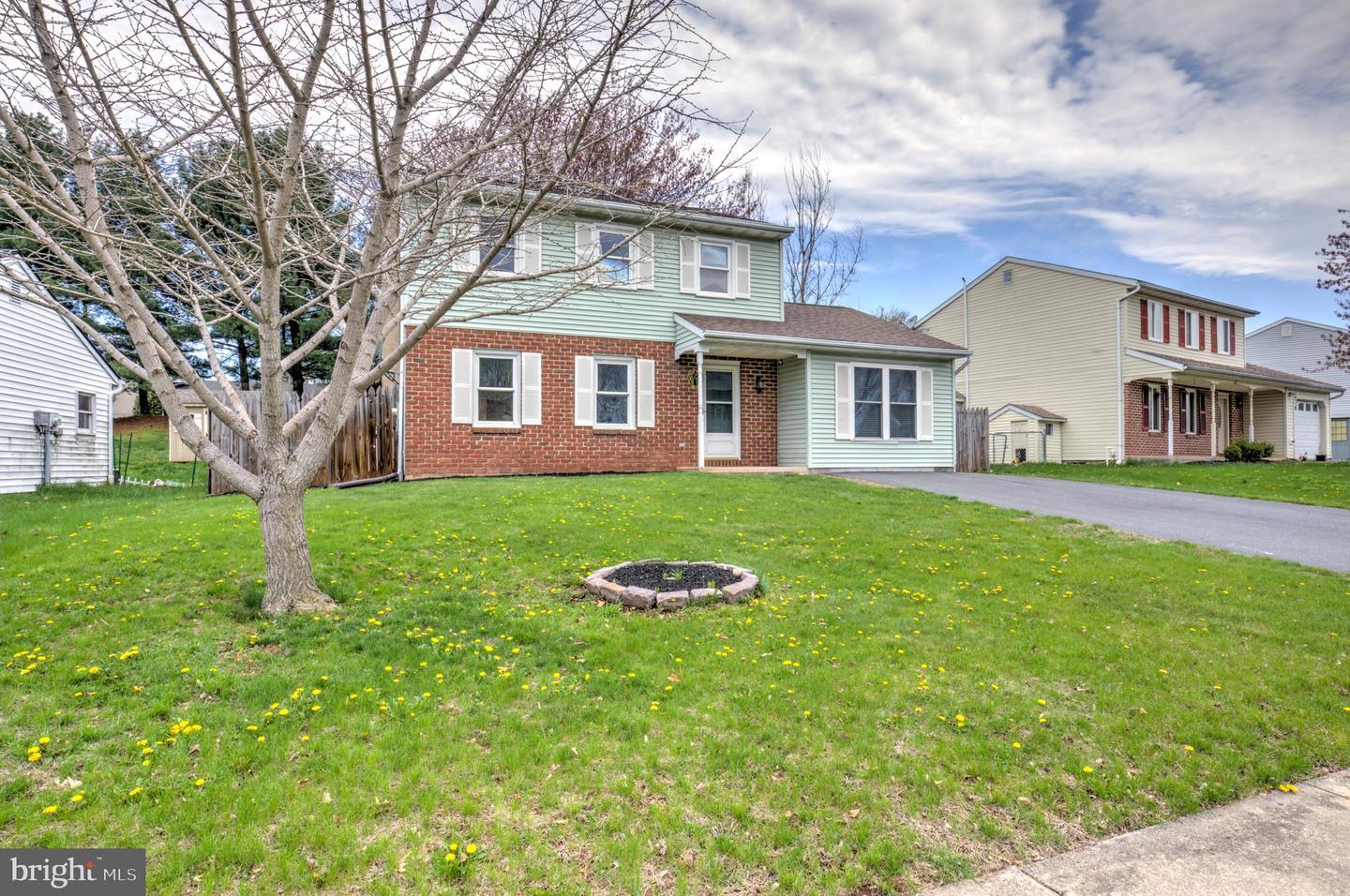 Property Photo:  842 Evergreen Street  PA 17517 