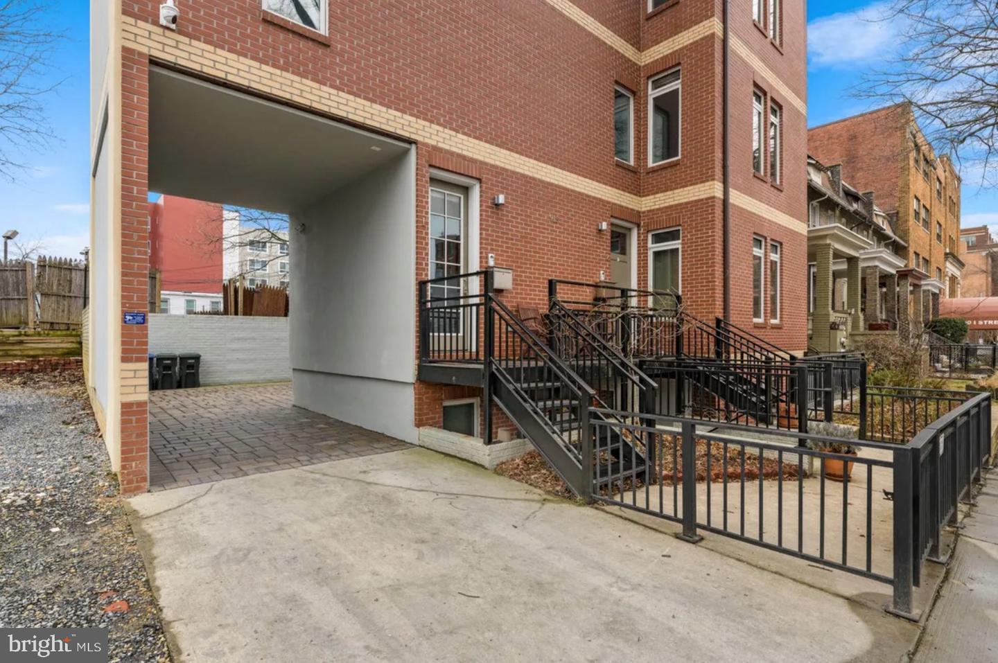 Property Photo:  915 3rd Street NE 1  DC 20002 
