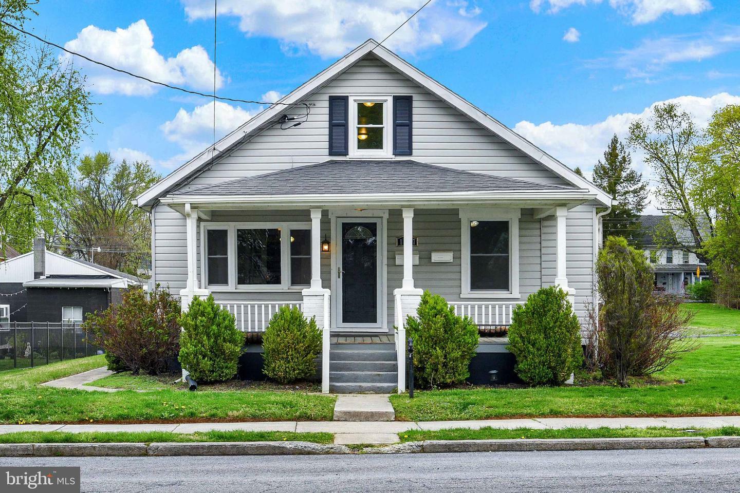 1527 E Caracas Avenue  Hershey PA 17033 photo