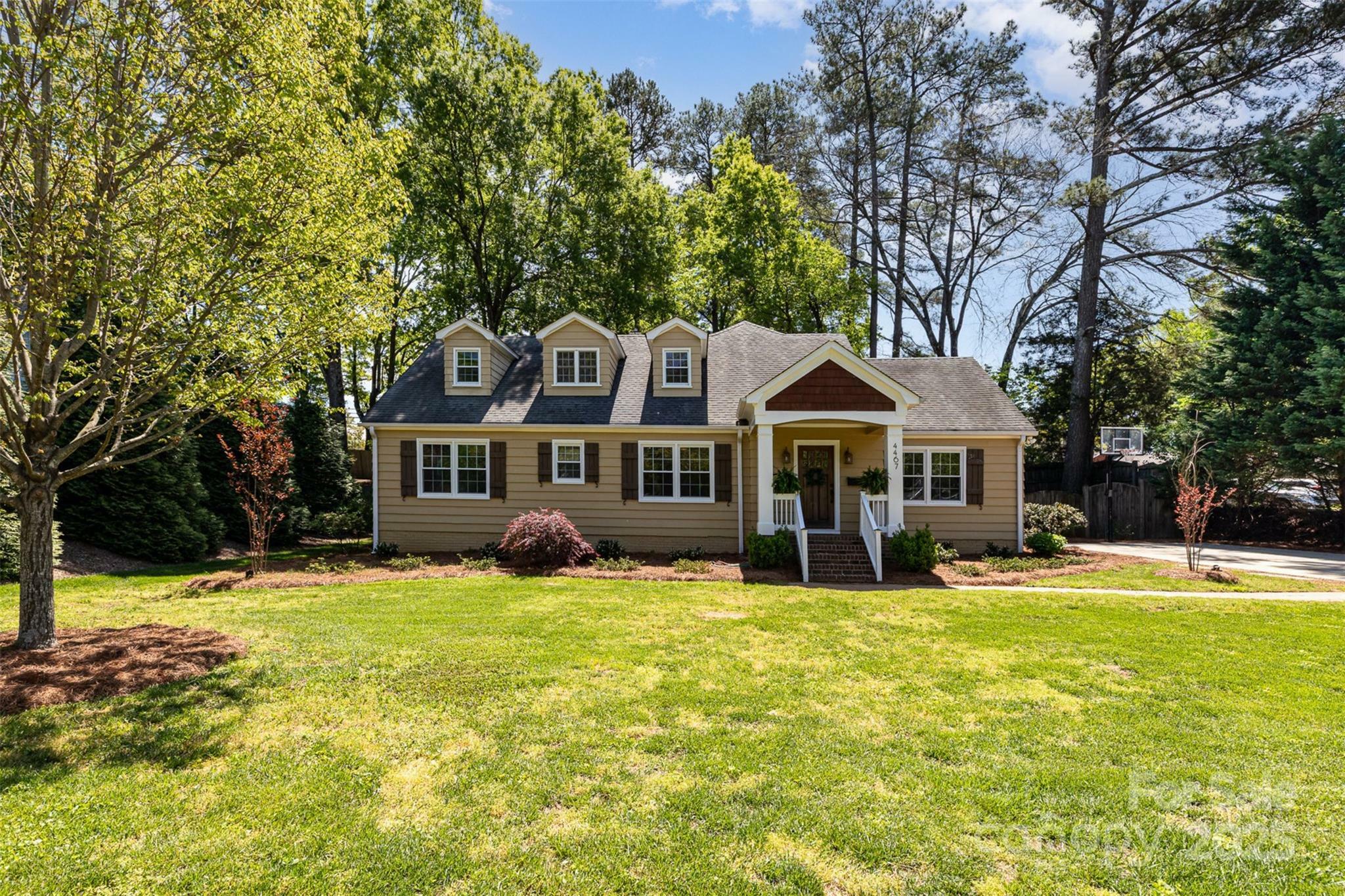 Property Photo: 4467 Woodlark Lane NC 28211