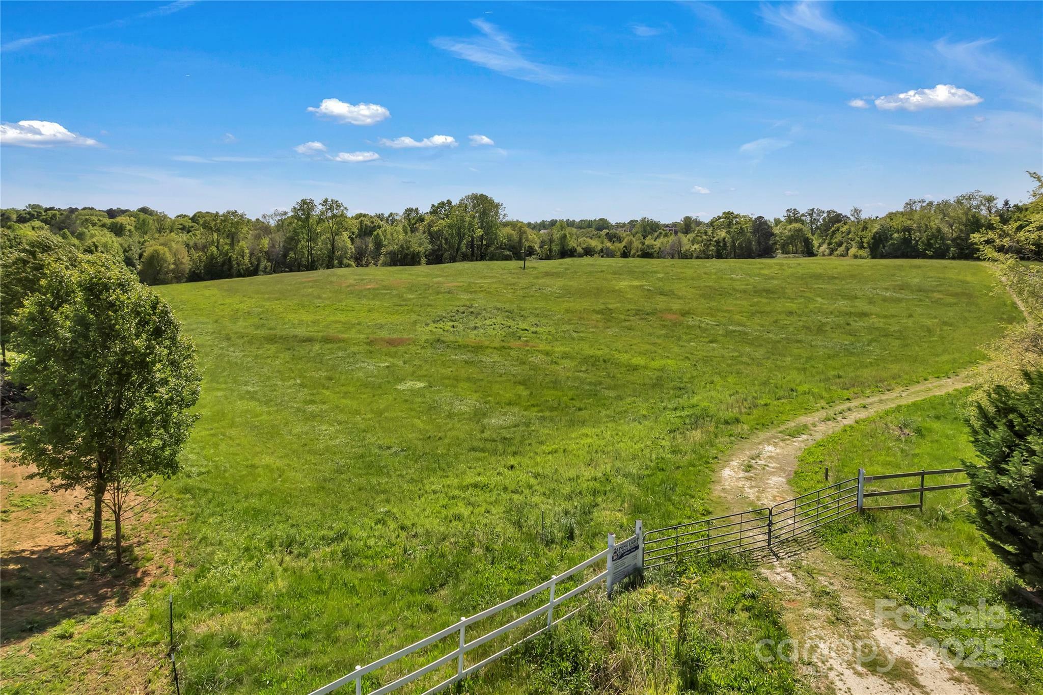 Property Photo: 125 Lakeview Drive NC 28152