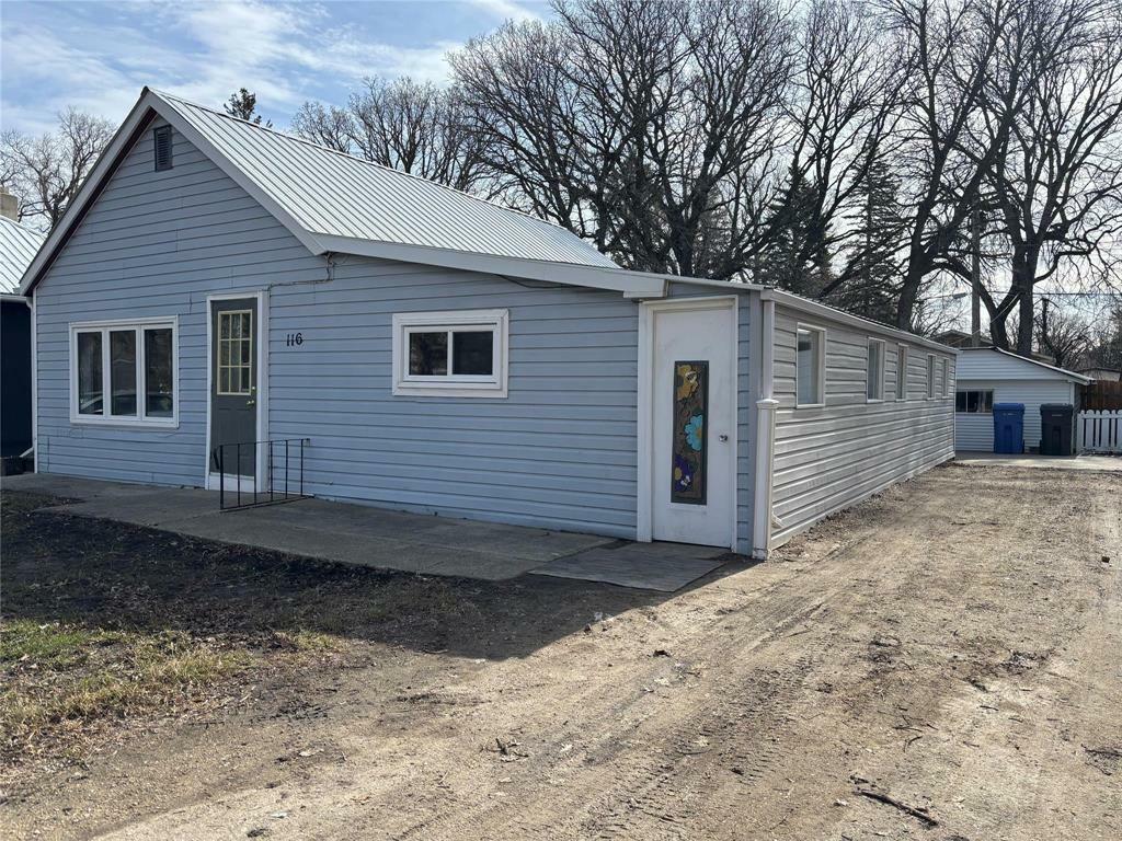 116 Laurier Avenue  Killarney MB R0K 1G0 photo