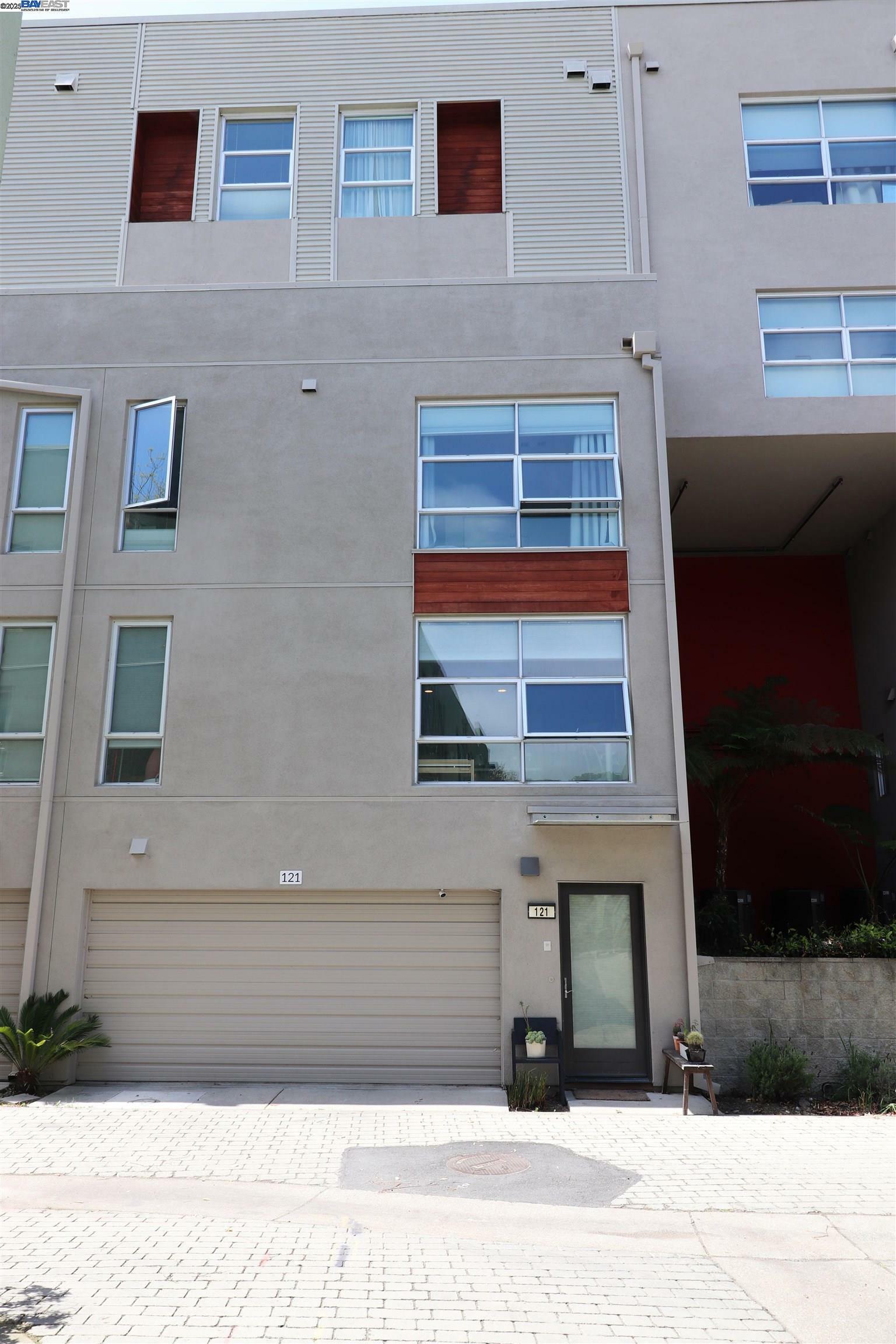 Property Photo: 6466 Hollis St. 182 CA 94608