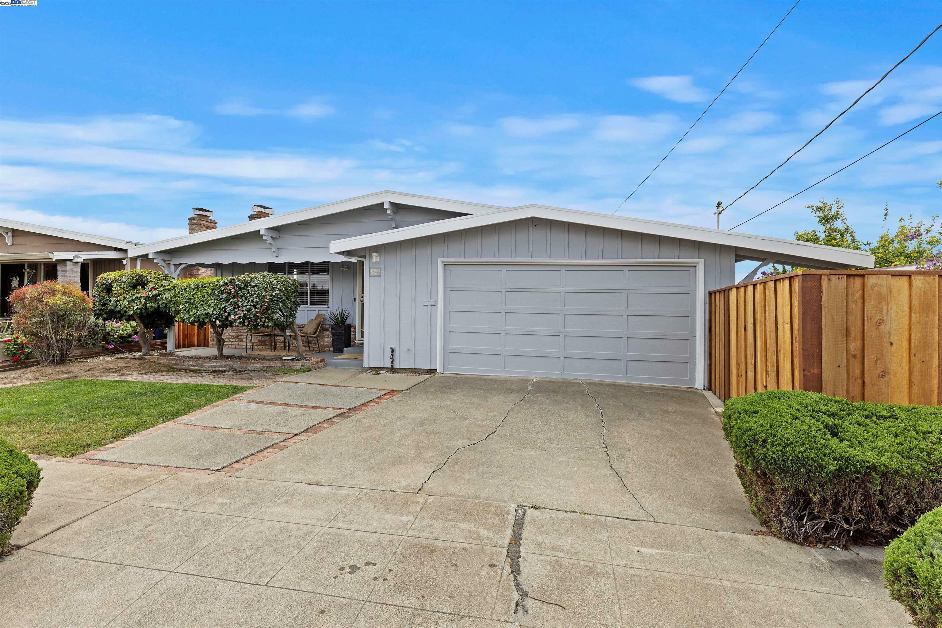 Property Photo: 684 Carmar St CA 94544