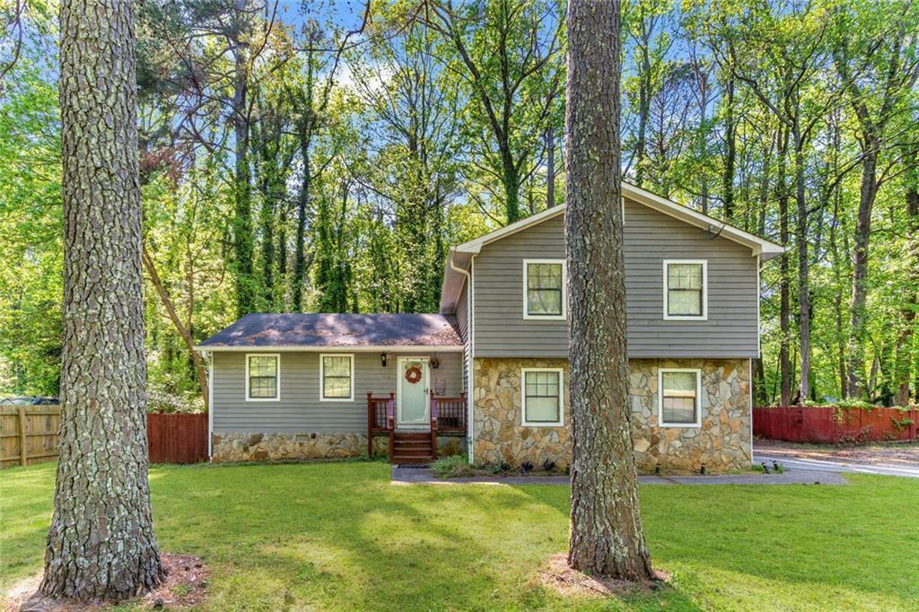 Property Photo: 484 Aberdeen Drive GA 30083
