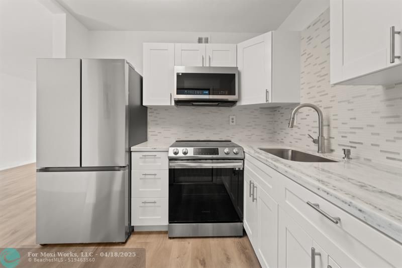 Property Photo:  3000 NE 16th Ave 414  FL 33334 
