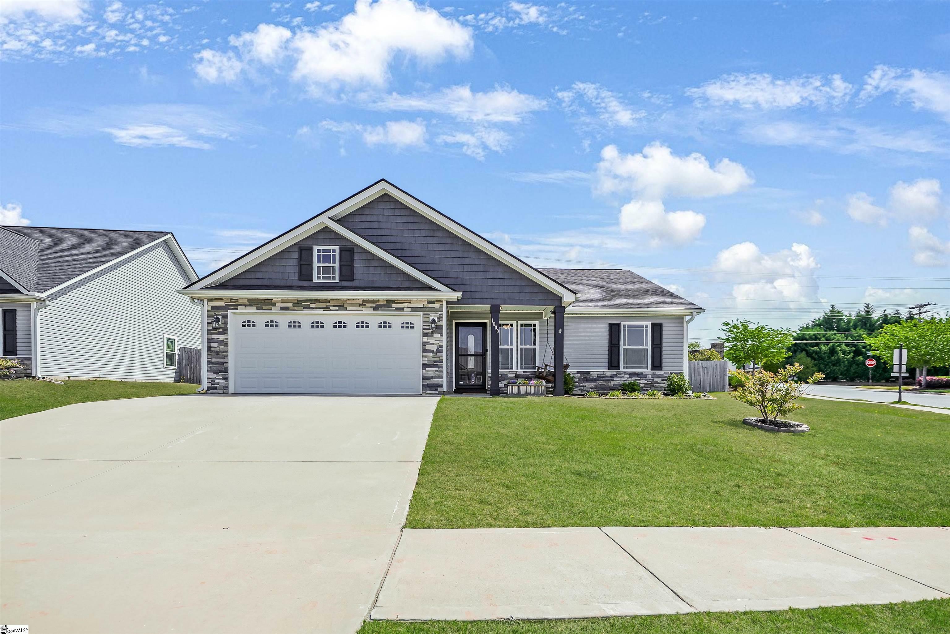 Property Photo: 1000 Rosabella Lane SC 29651