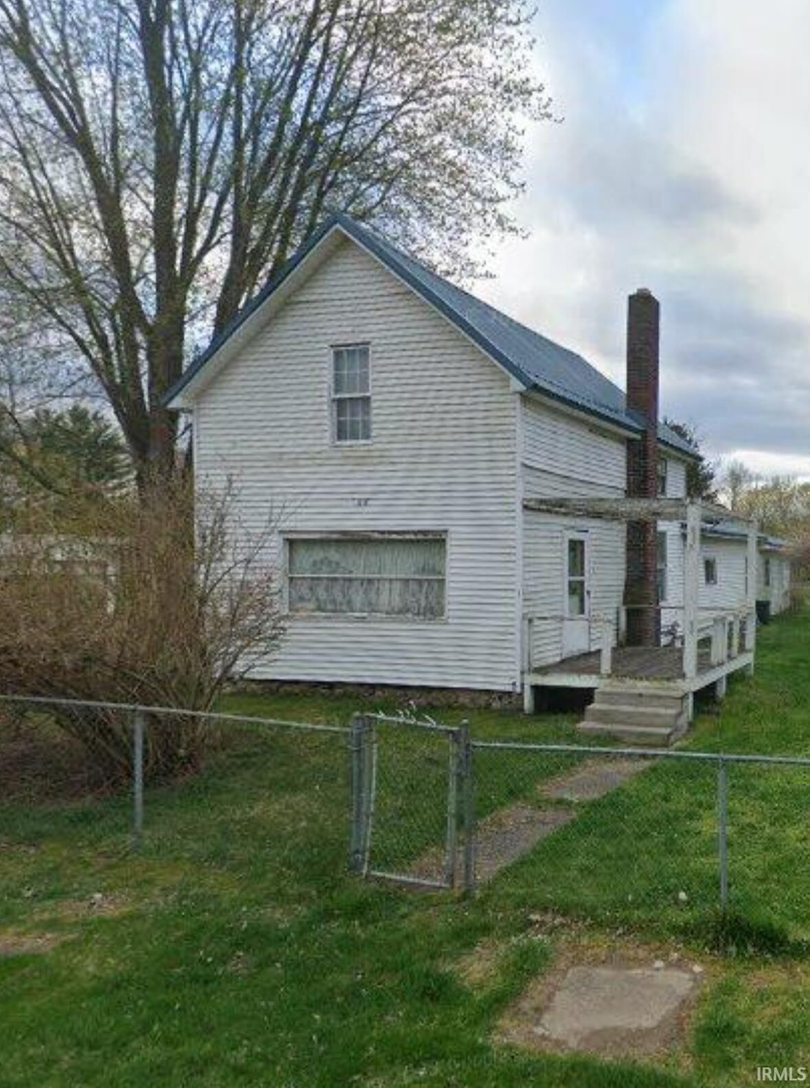 Property Photo:  306 E County Line Road  IN 46795 