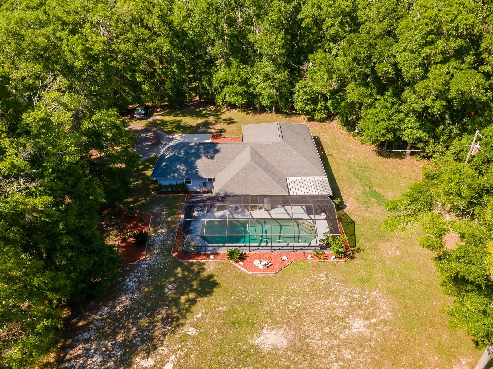 Property Photo: 23719 NW 142nd Avenue FL 32643