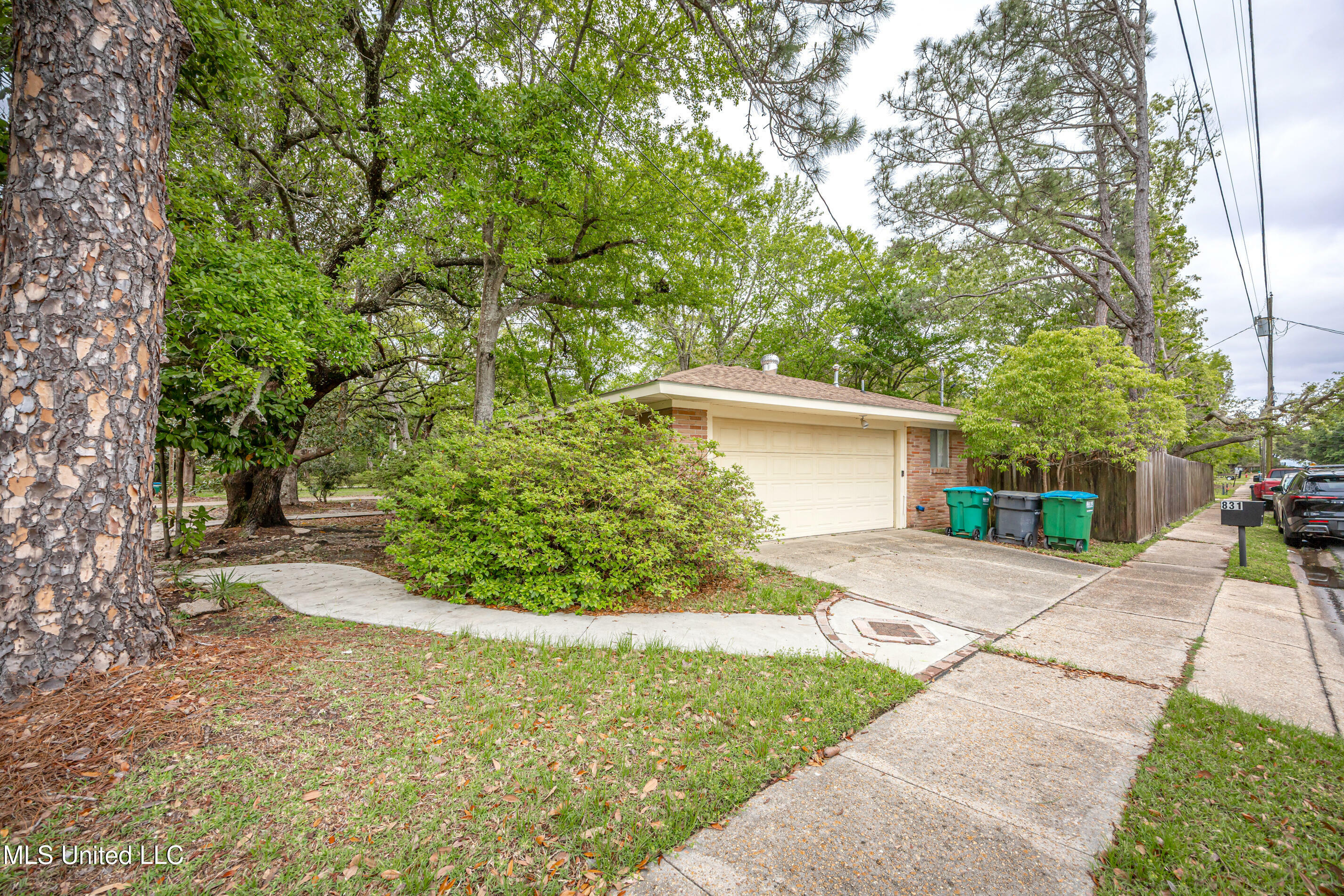 Property Photo: 831 Graveline Road MS 39553
