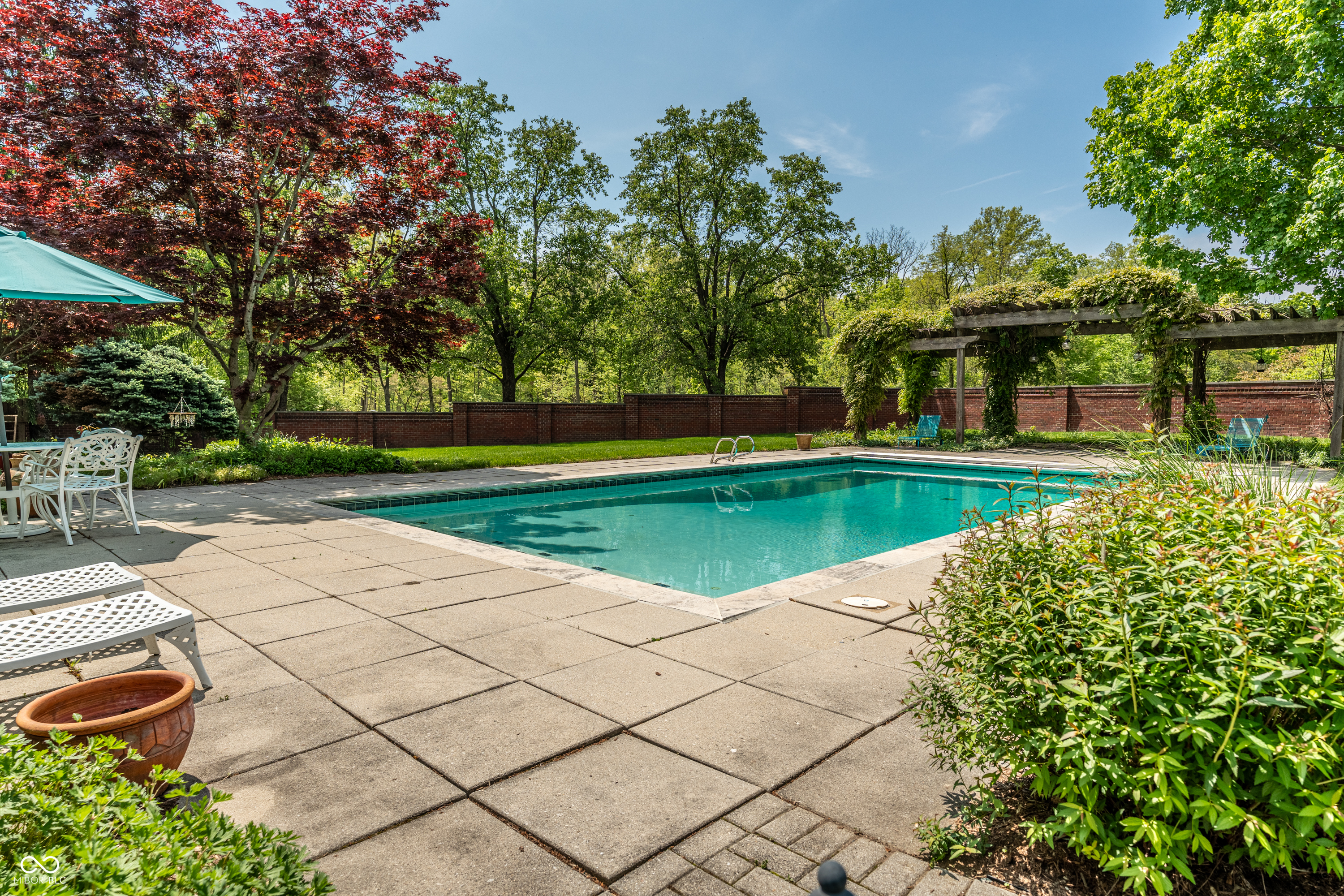 Property Photo: 290 Breakwater Drive IN 46037