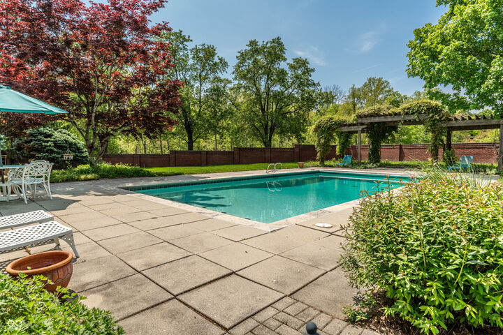 Property Photo: 290 Breakwater Drive IN 46037