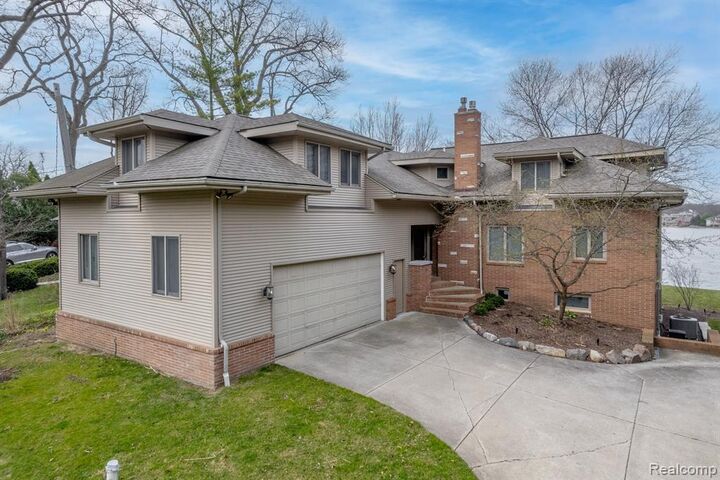 Property Photo:  15284 Bealfred Drive  MI 48430 1709 