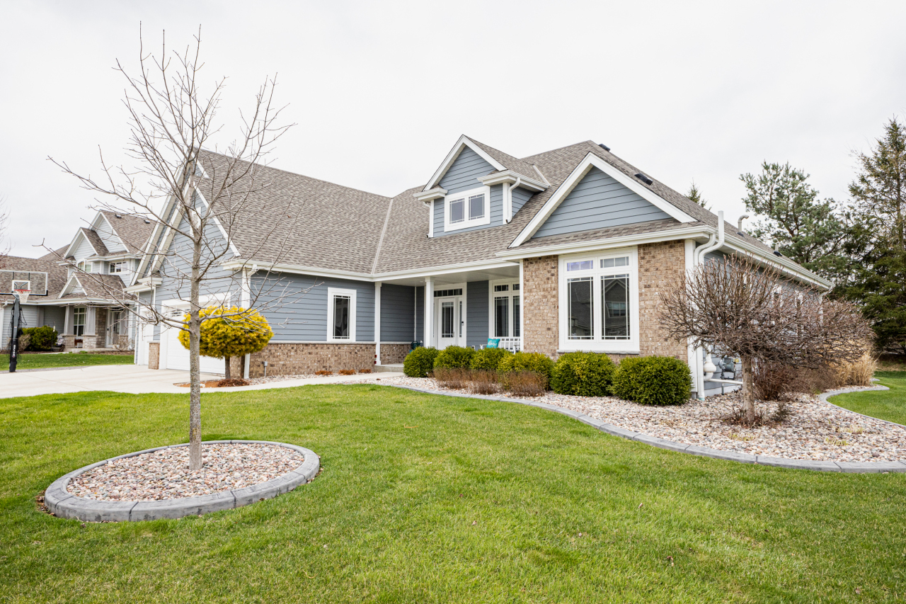 Property Photo: 949 Prairieview Cir WI 53066