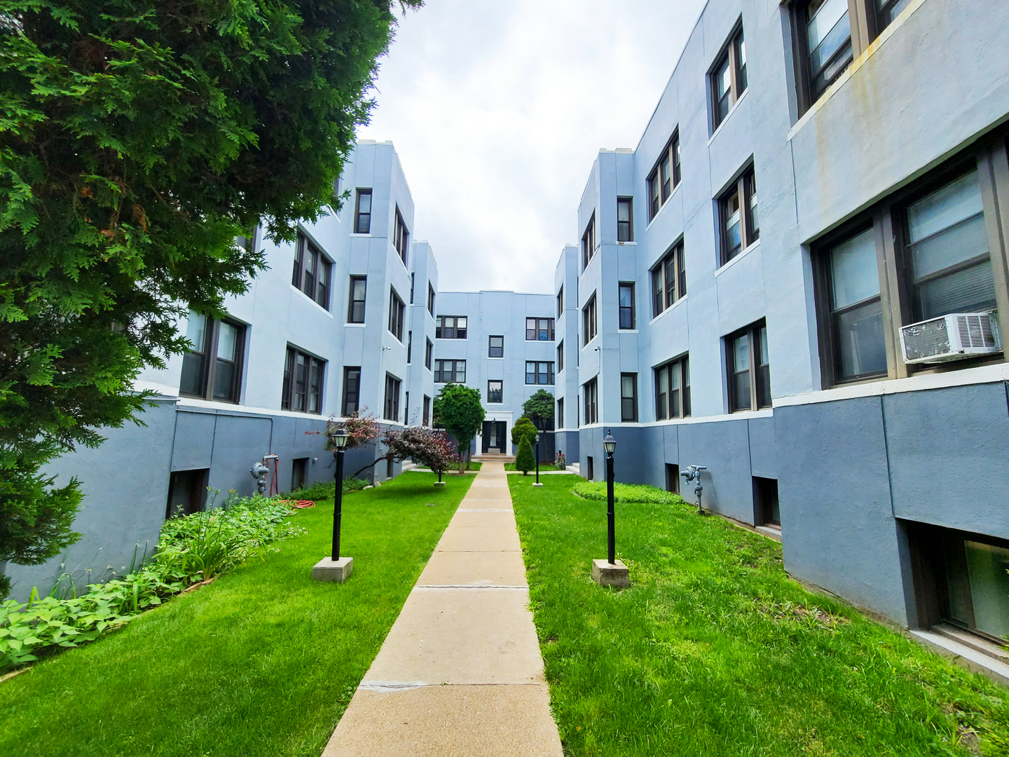 Property Photo: 4208 N Pulaski Road 1E IL 60641