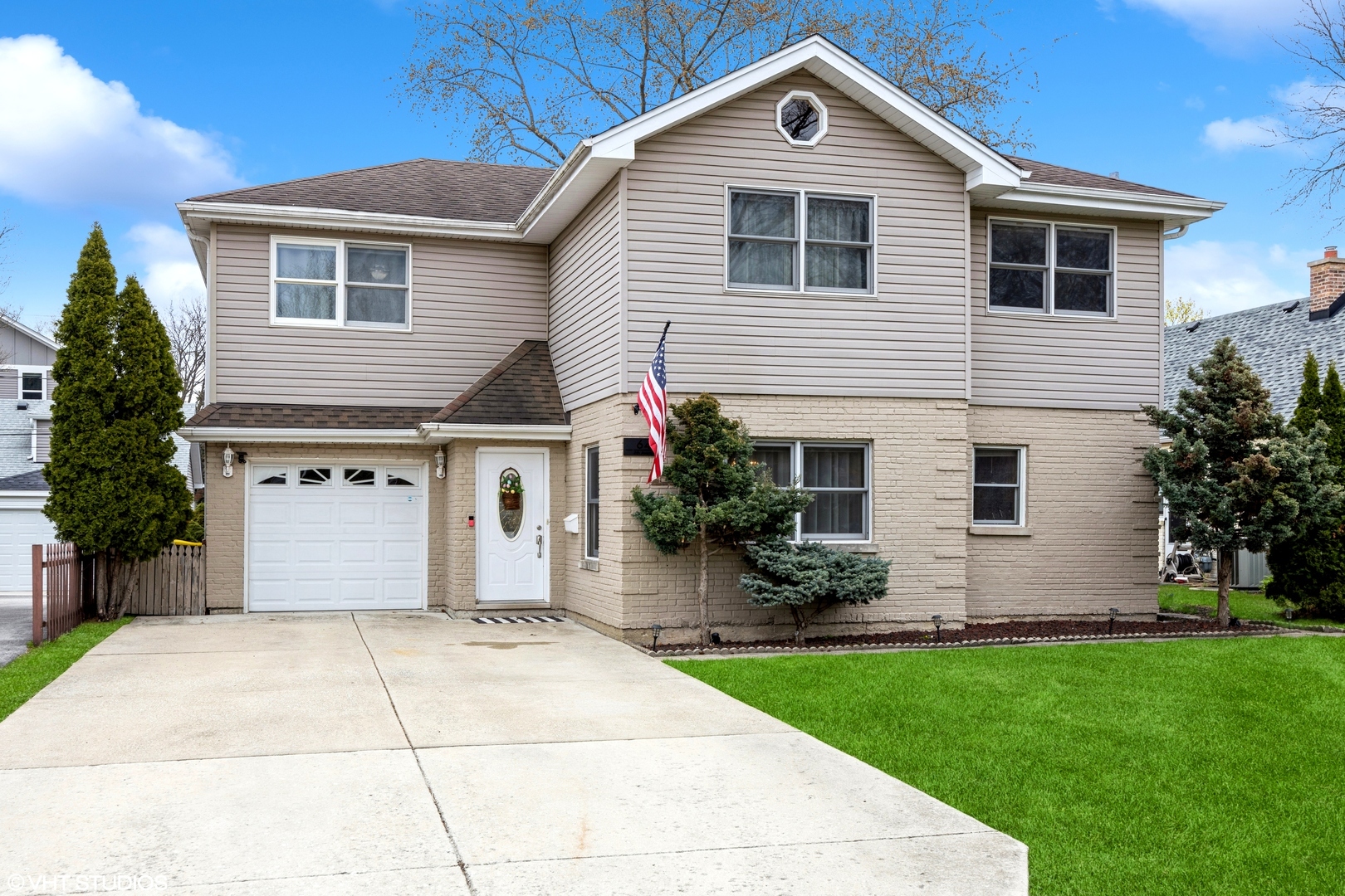 Property Photo: 641 8th Avenue IL 60525