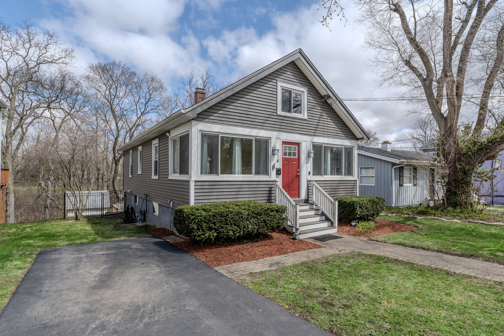 Property Photo: 814 State Street IL 60174