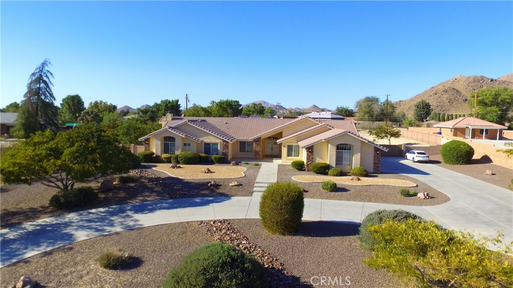 Property Photo: 19640 Yanan Road CA 92307