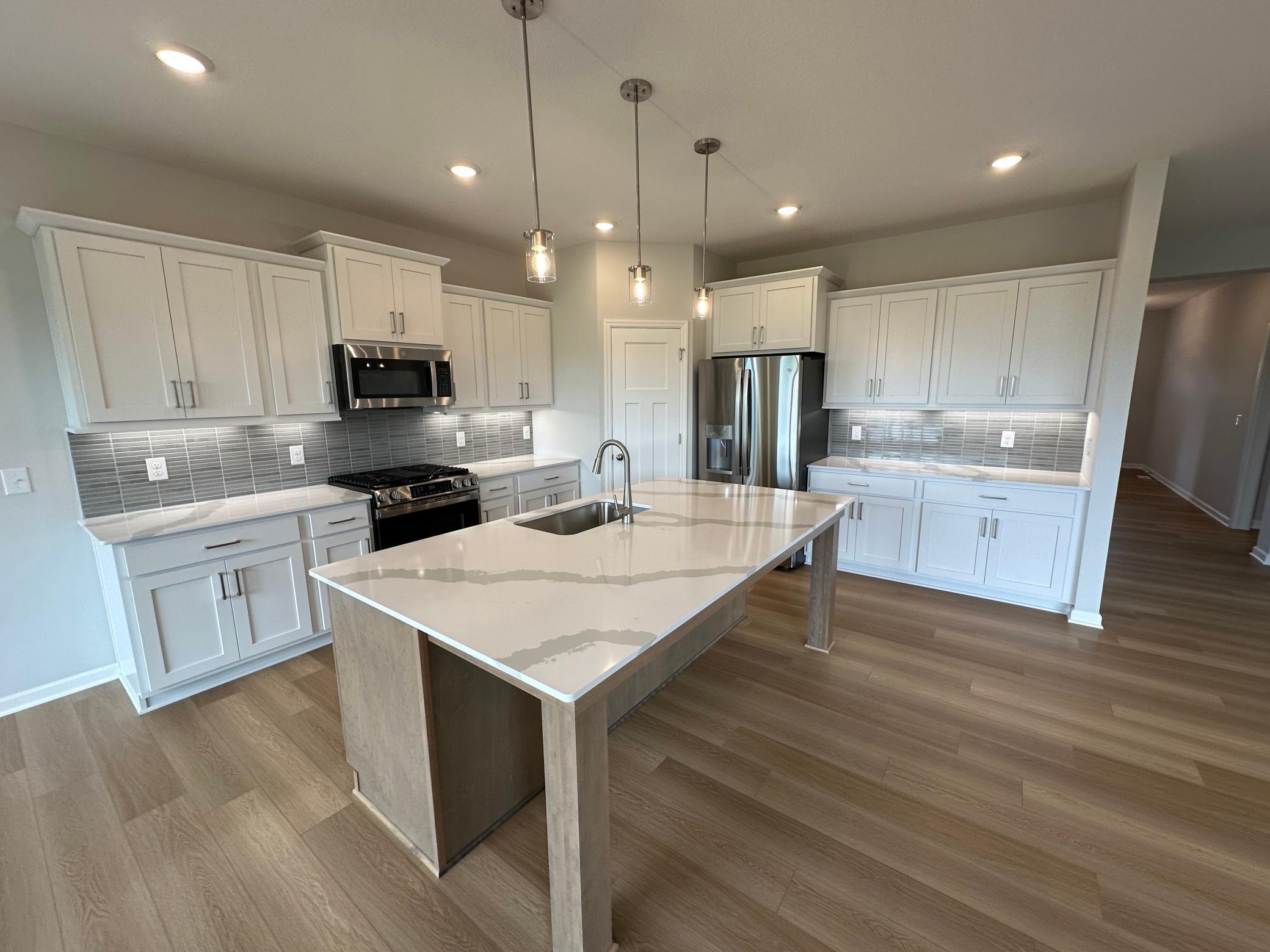 Property Photo:  1904 Sparrow Drive  MN 55379 