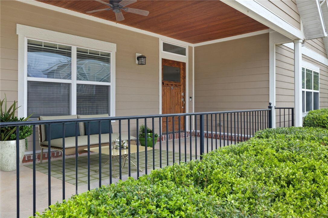 Property Photo: 5808 W Willow Street AR 72758