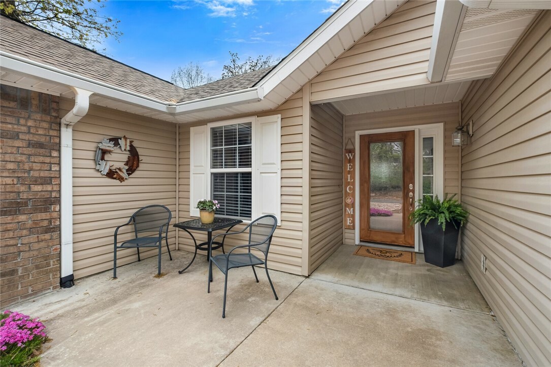 Property Photo:  16 Caxton Lane  AR 72714 