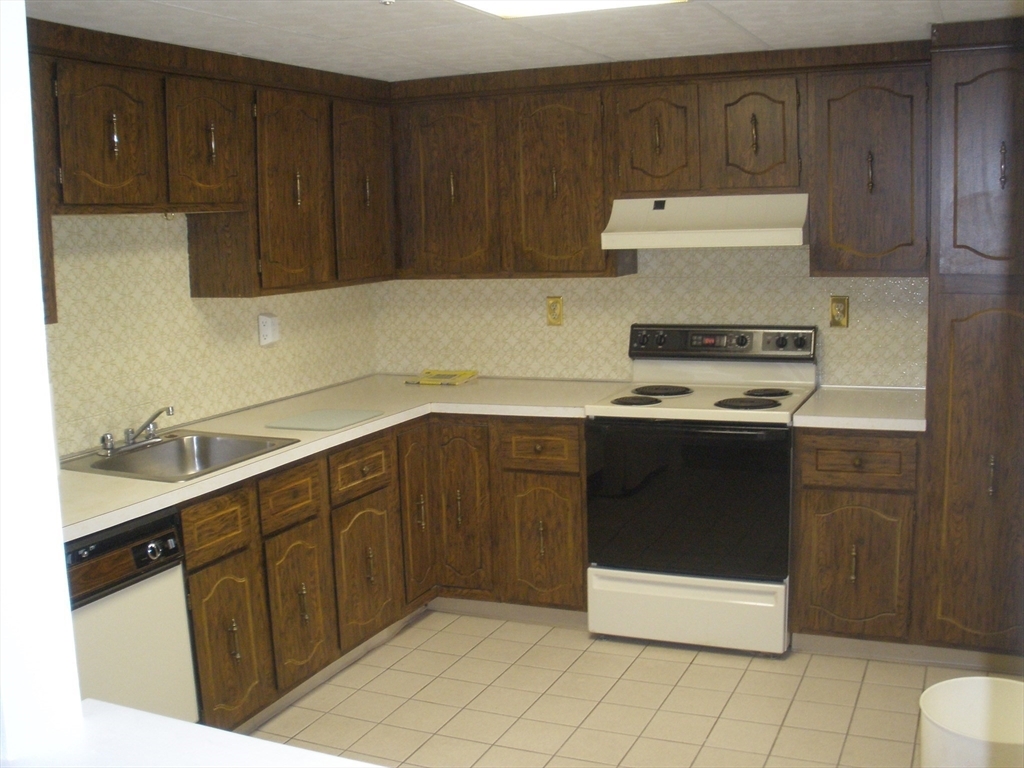 Property Photo:  64 Bigelow Ave 12  MA 02472 