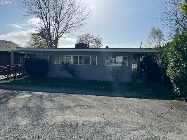 Property Photo: 259 N Henry St OR 97423