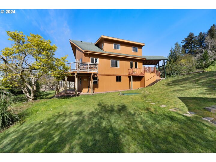 Property Photo: 66599 Quail Rd OR 97459