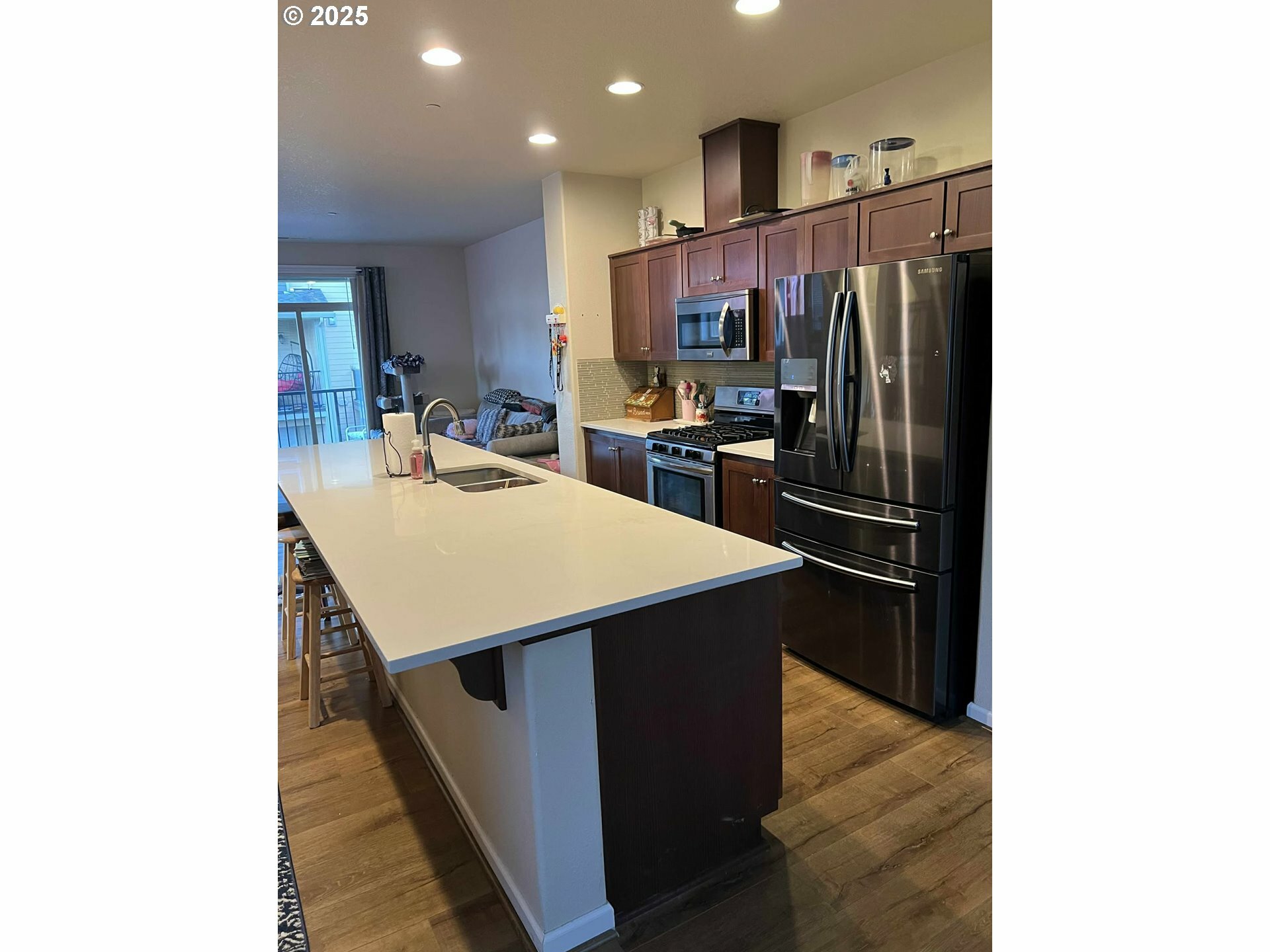 Property Photo: 167 NE 80th Ave OR 97006