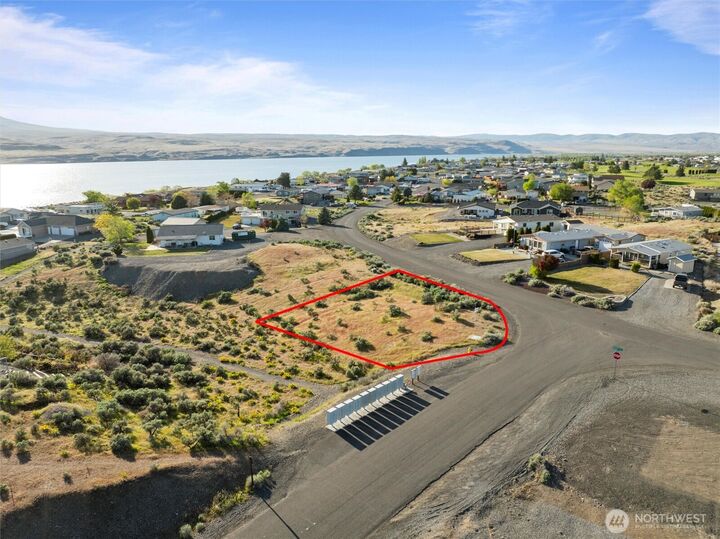 Property Photo:  516  Edgewater Way SW  WA 99349 