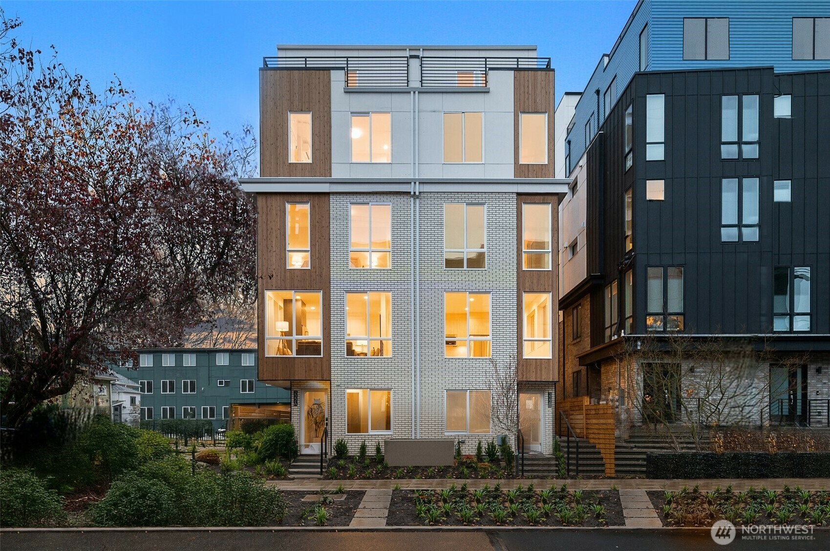 Property Photo: 222 A 10th Avenue E WA 98102