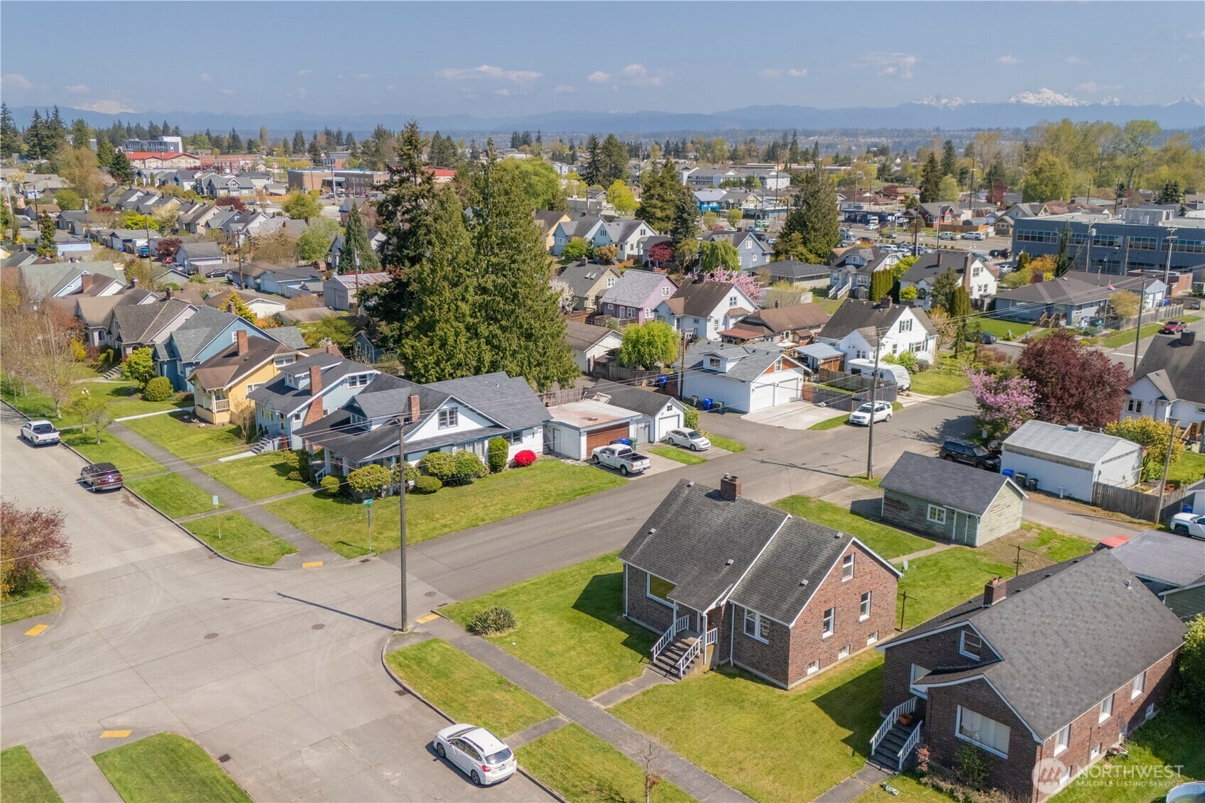 Property Photo: 1501 Oakes Avenue WA 98201