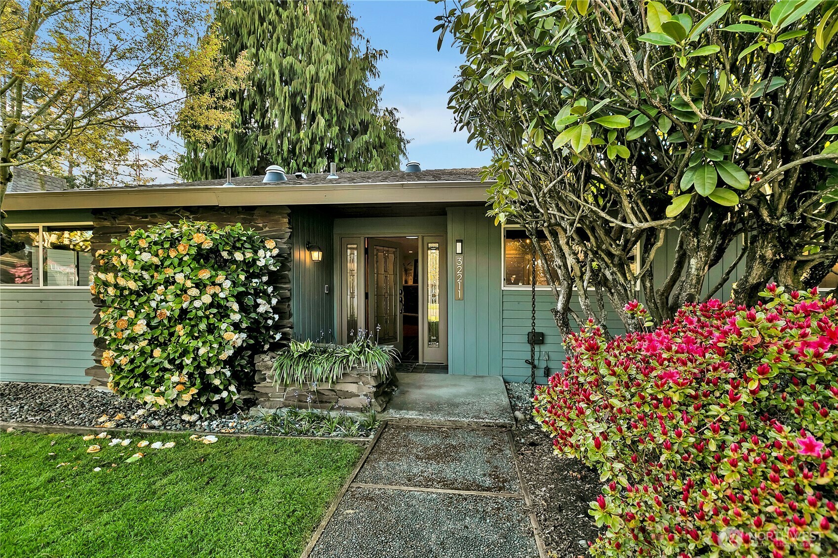 Property Photo: 32211 22nd Avenue SW WA 98023