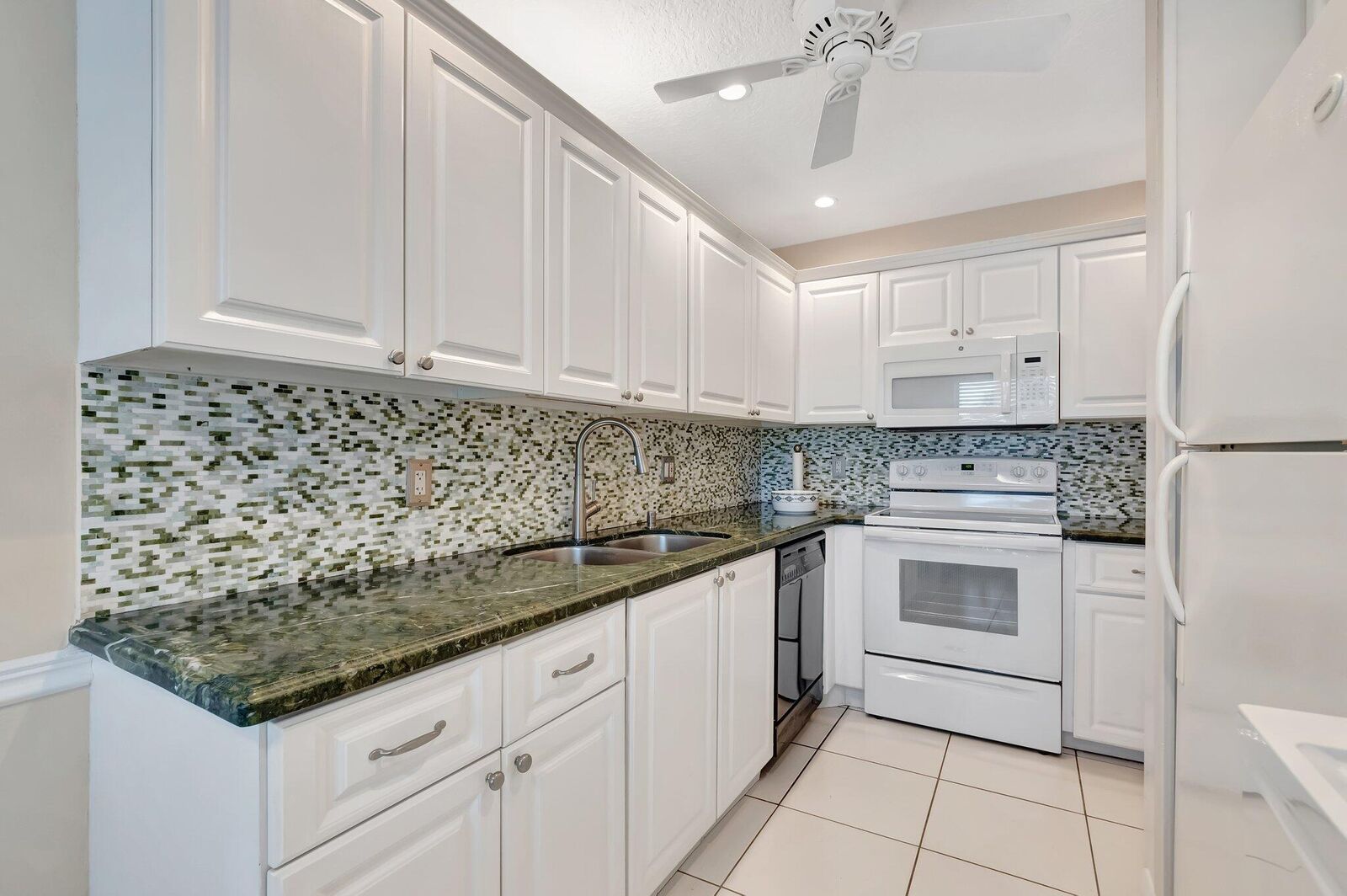 Property Photo:  2321 Croton Lane 100-D  FL 33445 