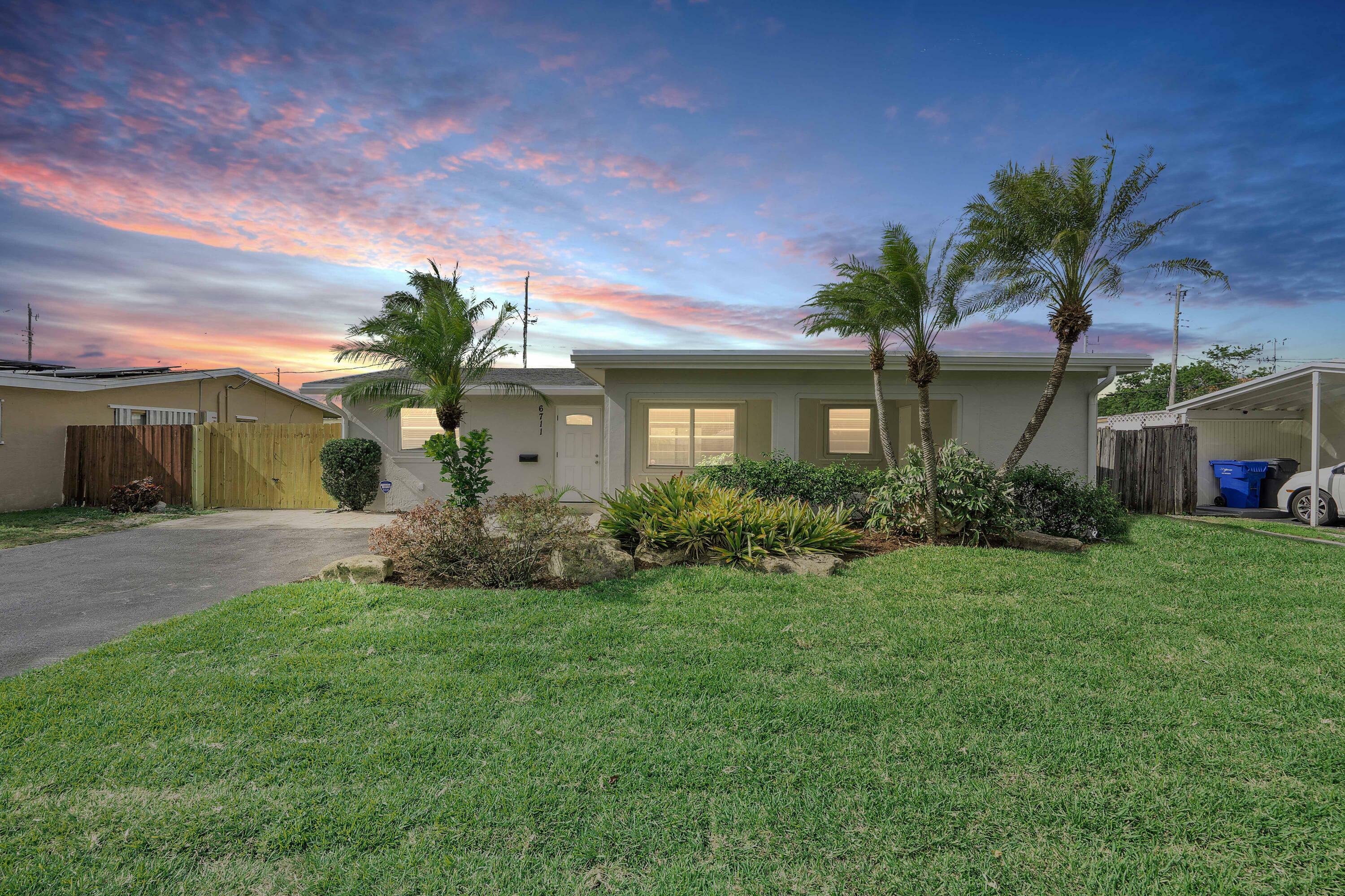 Property Photo: 6711 Franklin Street FL 33024