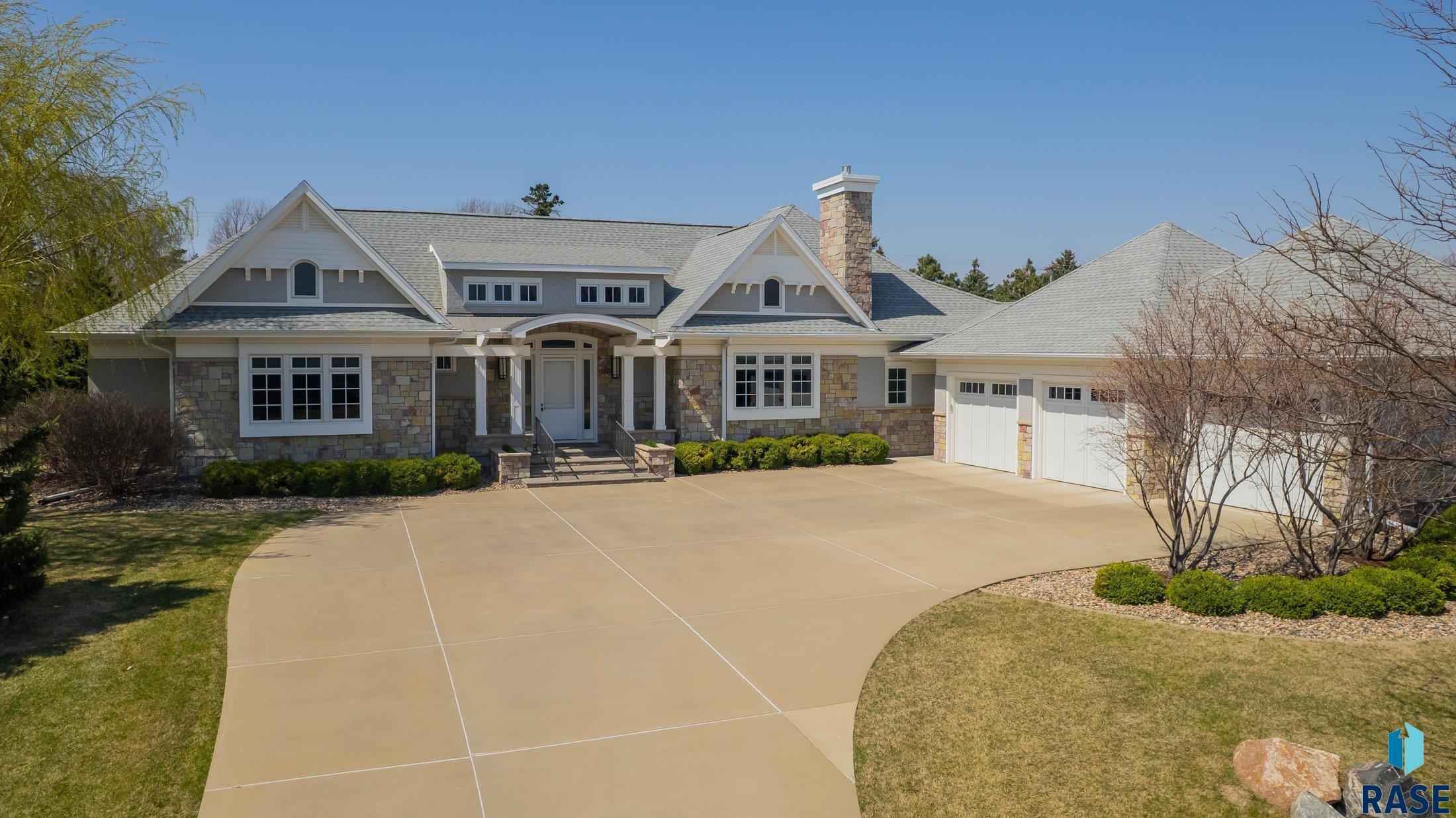 Property Photo: 5205 S Sweetwater Pl SD 57108