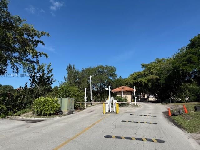 Property Photo:  6101 N Falls Circle Dr 312  FL 33319 