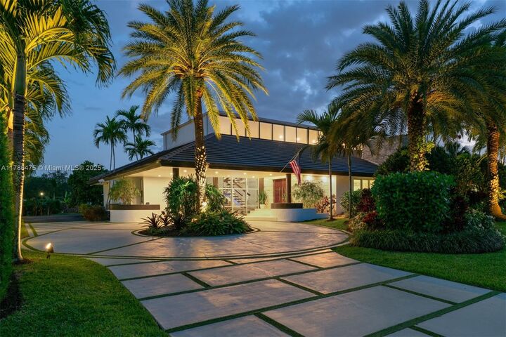 8820 SW 104th St  Miami FL 33176 photo