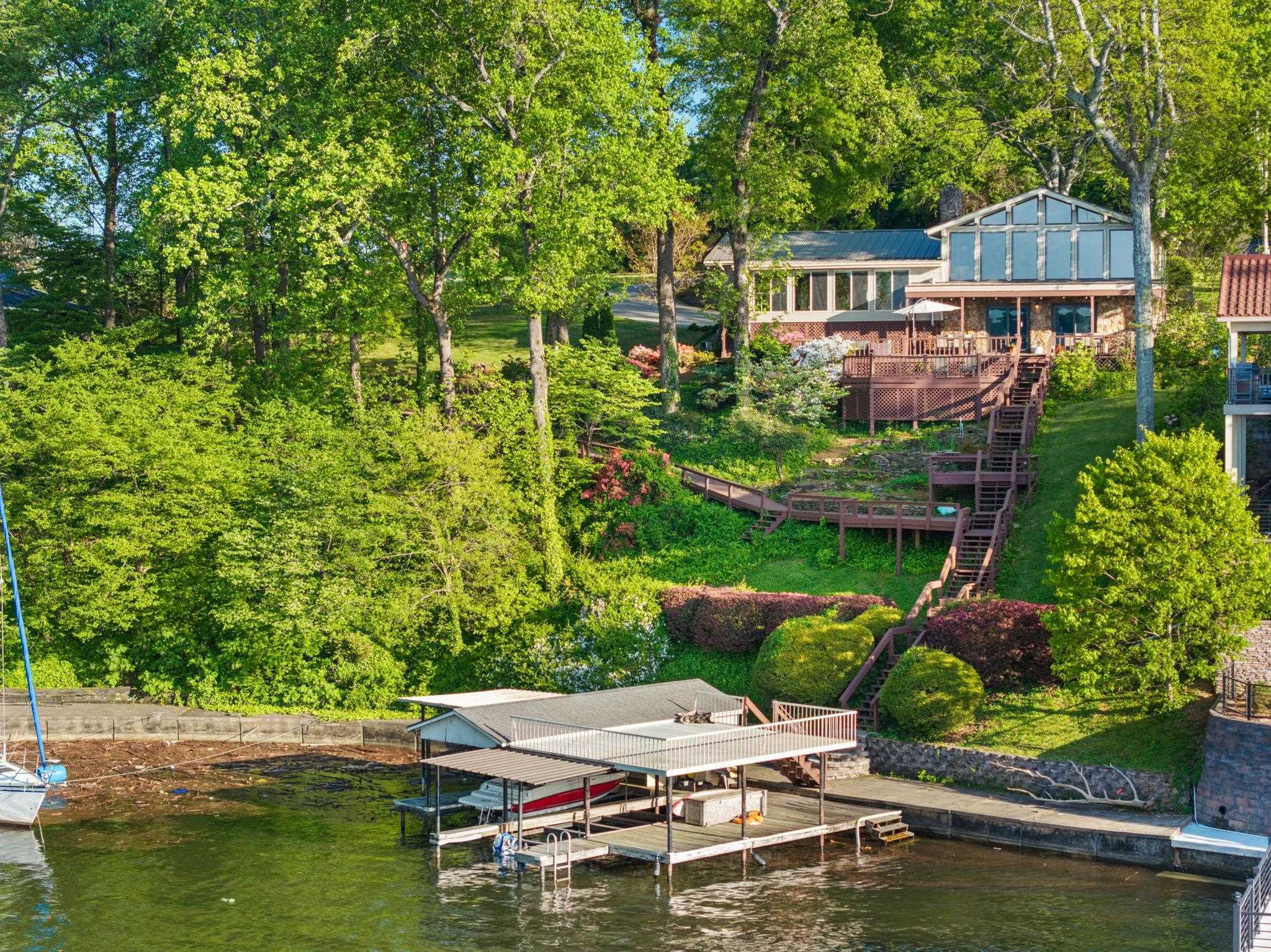 Property Photo: 2460 Waterford Dr AL 35661 - MUSCLE S