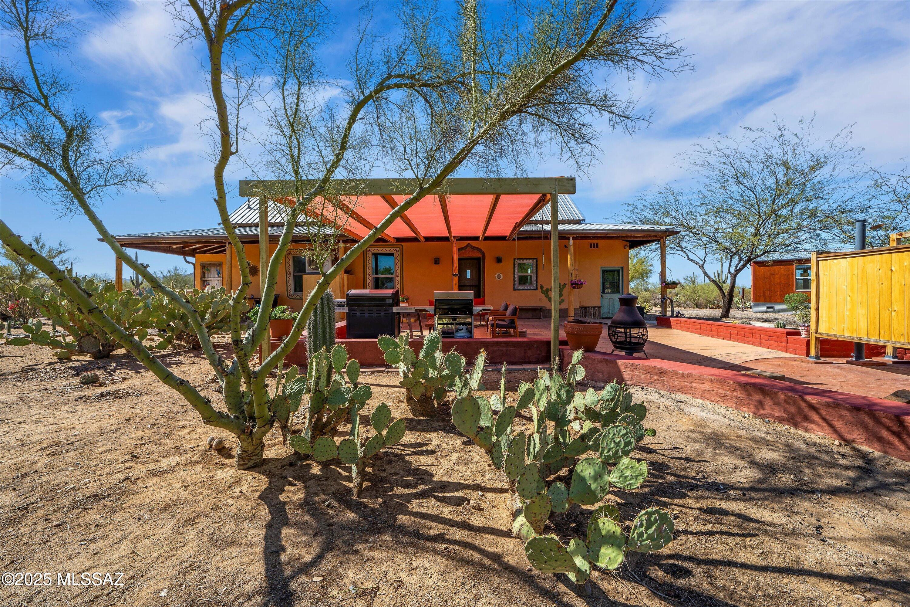Property Photo: 10398 W Ina Road AZ 85743