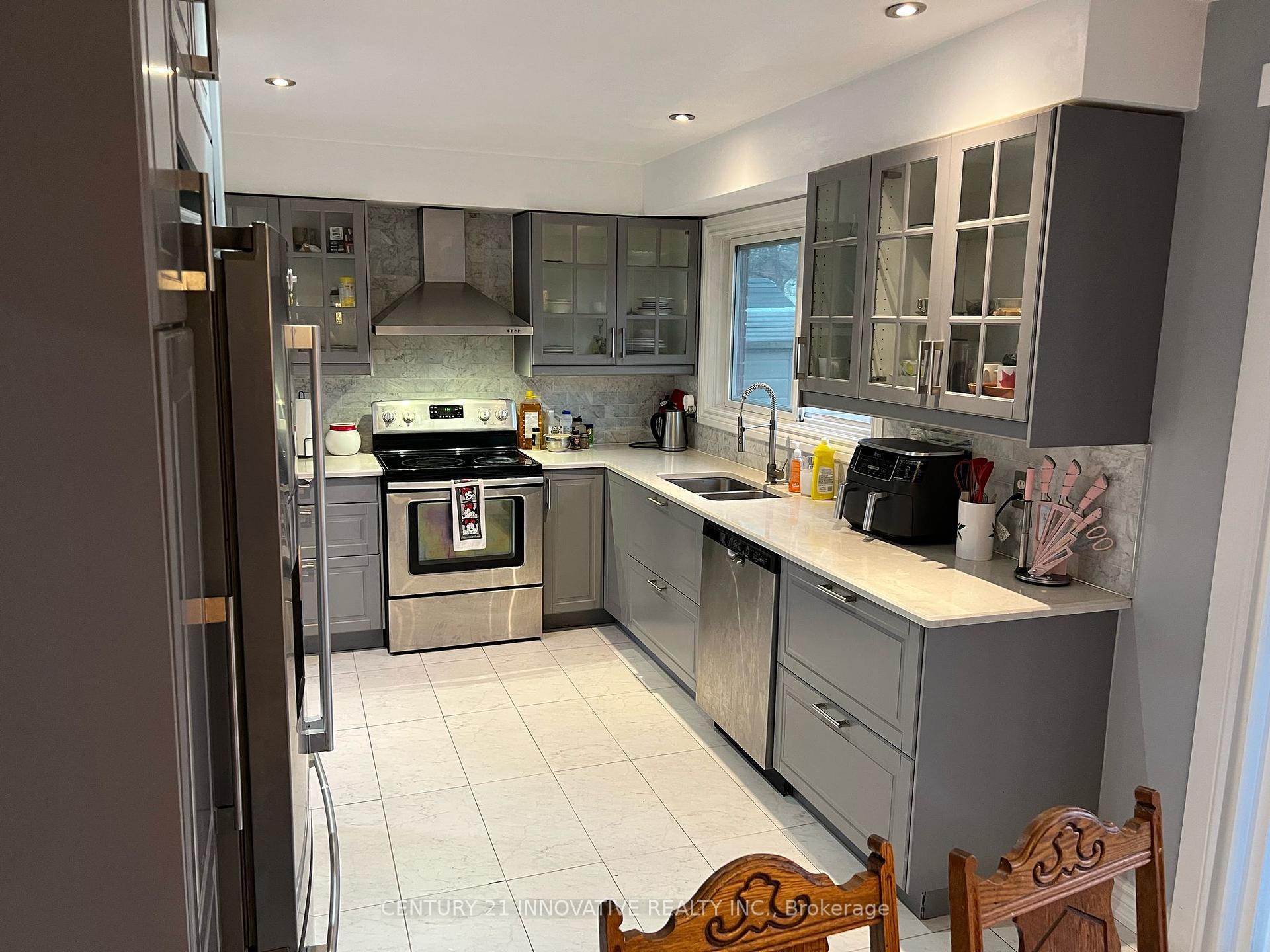 Property Photo: 1292 Nottingham Avenue ON L7P 2R8